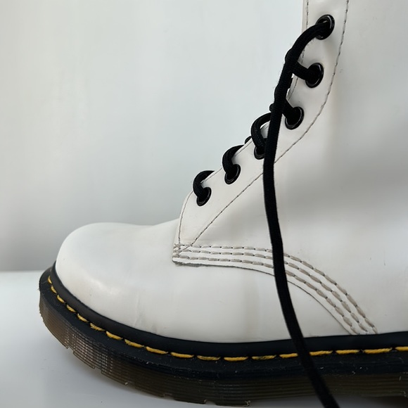 Dr. Martens 1460 Women’s Smooth Boots in White, size 8L - Picture 8 of 9